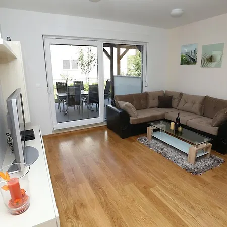 Apartment Parlov 2 *